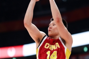 媒体人:中国男篮锋线紧张本场有望缓解 李弘权、赵嘉义可以出战